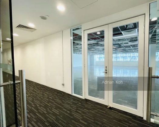 Business park office, MODERN BP OFFICE ABOVE JUST MRT STATION: Raised Floor, Semi Fitted. Retail Mall