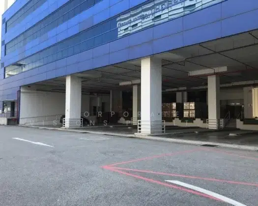 Best Commercial Corporate Visions, 4,200sqft Warehouse near Changi Expo & MRT | 10 Loading Bays